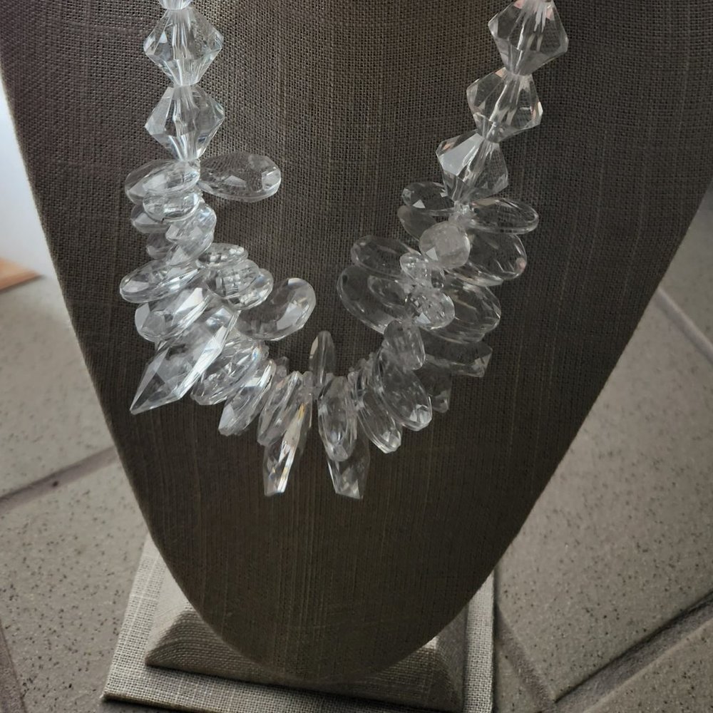 NWT Acrylic Fashion Beaded Necklace Set